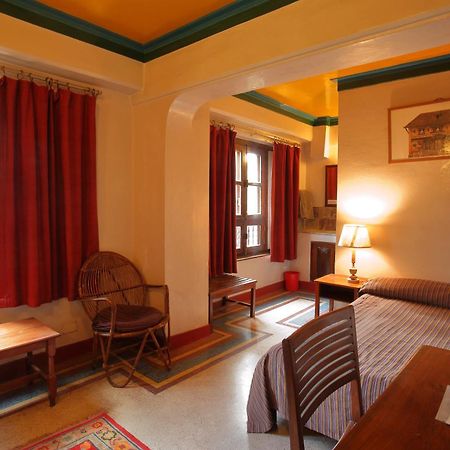 Vajra Hotel Катманду Экстерьер фото